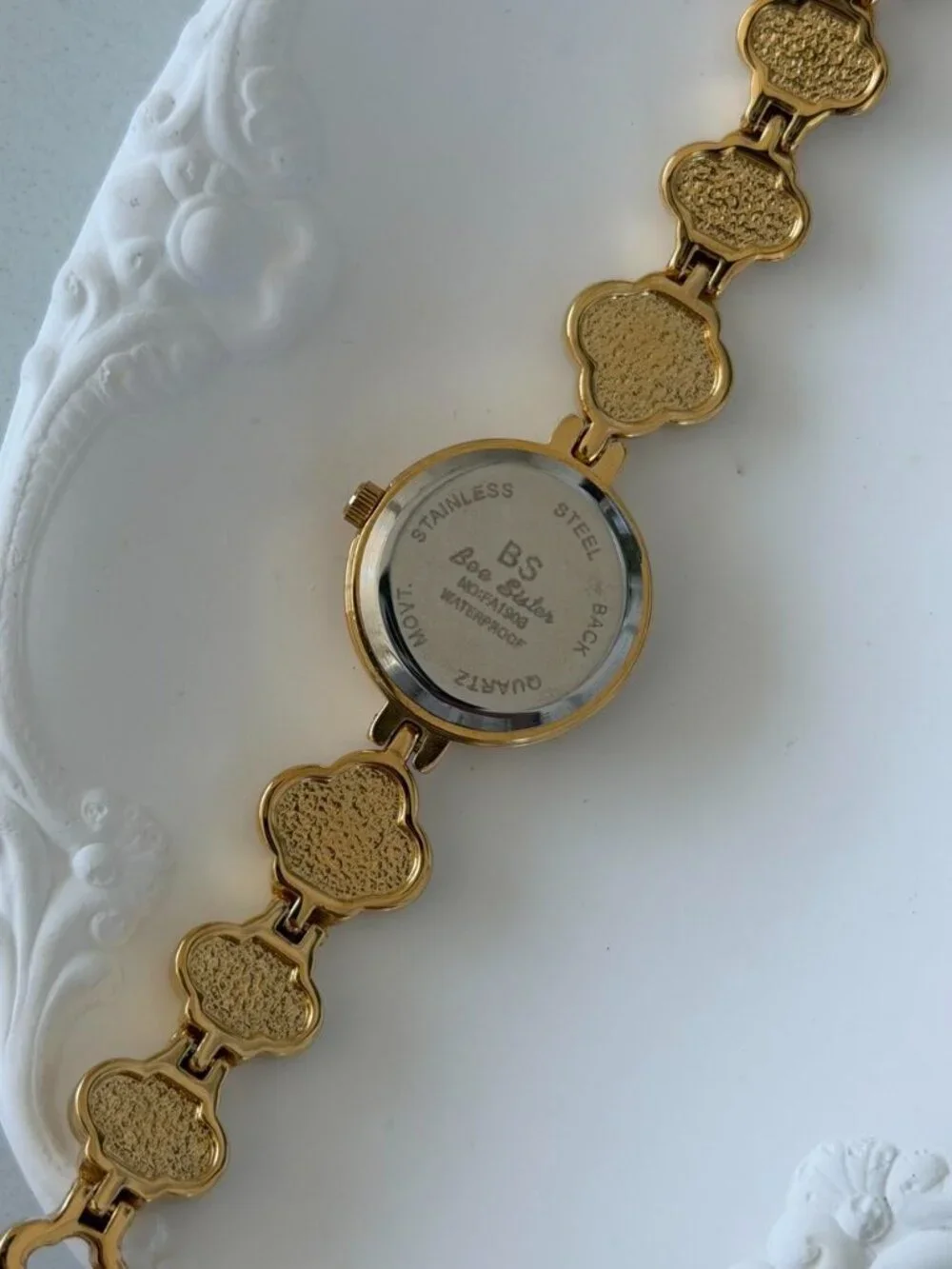 SKU0597 Retro Gold White Women Minimalist Watch Bracelet + gift bag